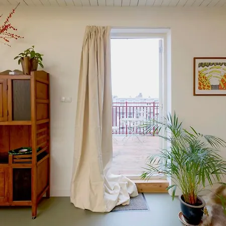 Vintage Terrace Apartment *